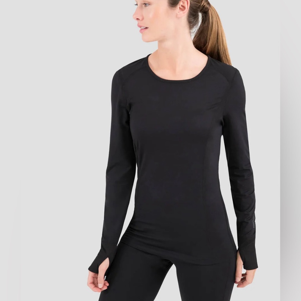Terramar Cloud Nine Baselayer Calculator 2.0 Women’s shirt with thumbholes.